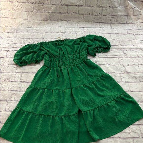 🔵”NWOT” CURVY OFF SHOULDERS Vibrant Green Tiered Dress - Picture 2 of 9